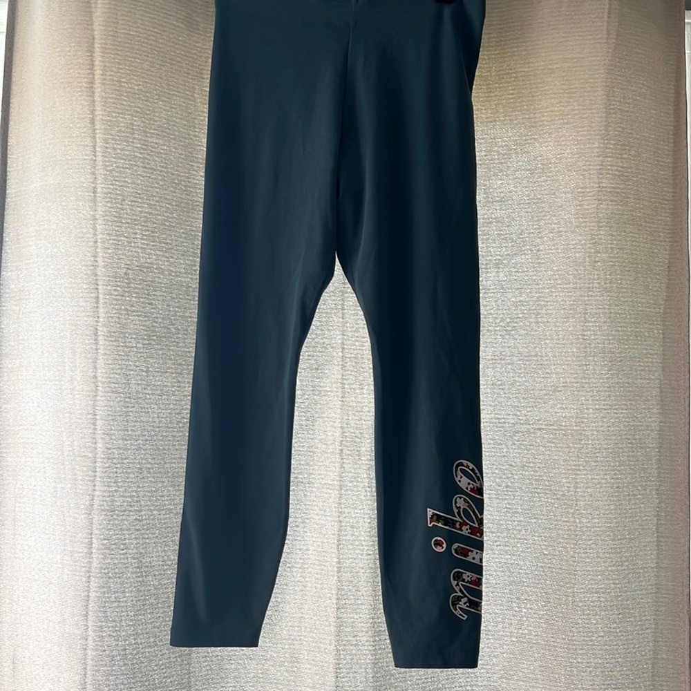 Nike Sportswear Essential Women's Teal Floral 7/8 Mid-Rise Leggings Medium.